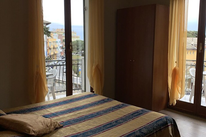 Room 12 of 62