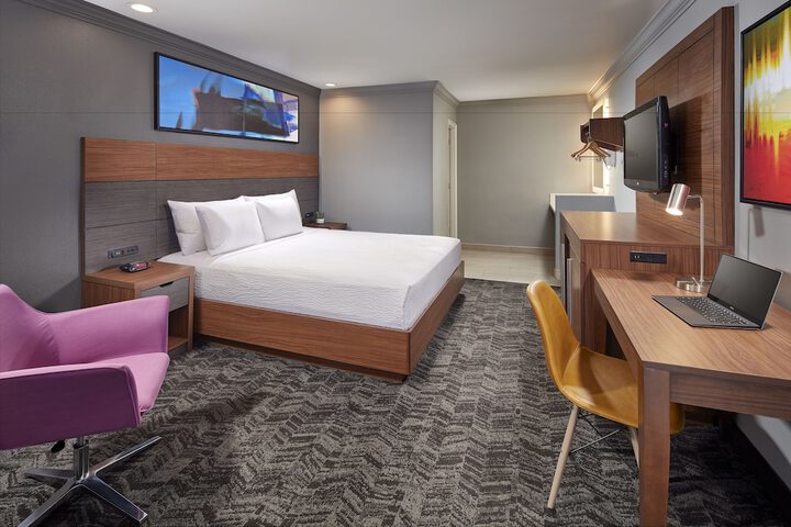 1 King Bed (4 of 4)