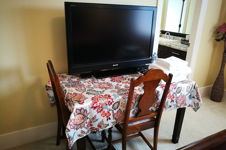 Room 6 of 63
