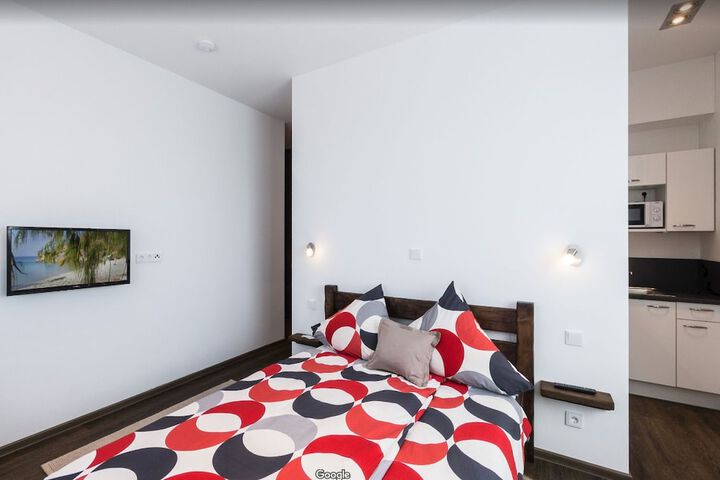 Room 2 of 37