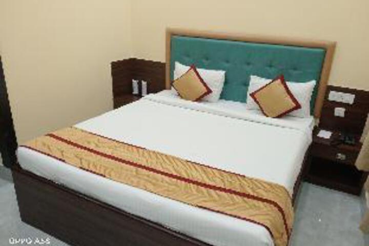Room 18 of 18