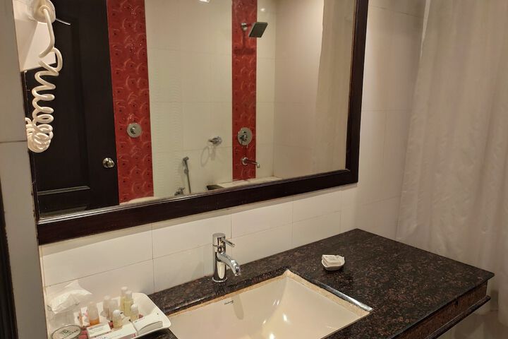 Room 43 of 79