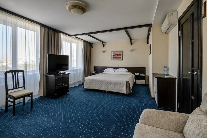 Room 14 of 65