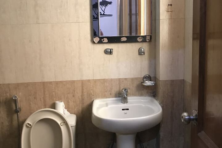 Room 16 of 18