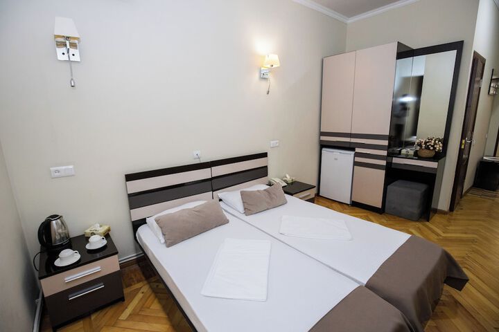 Room 45 of 190
