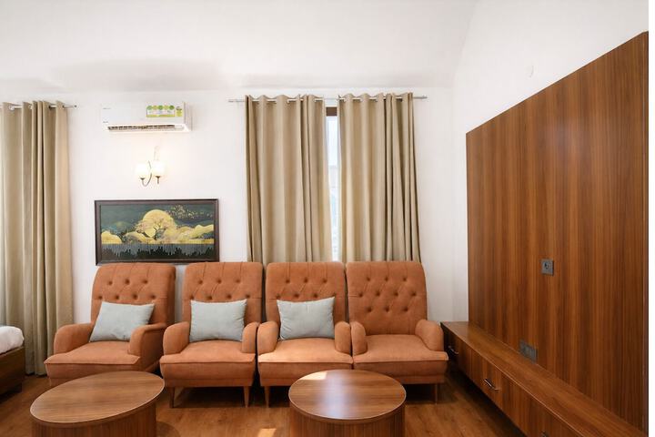 Room 10 of 27