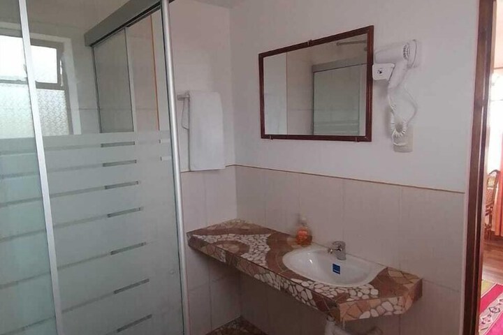 Room 15 of 28