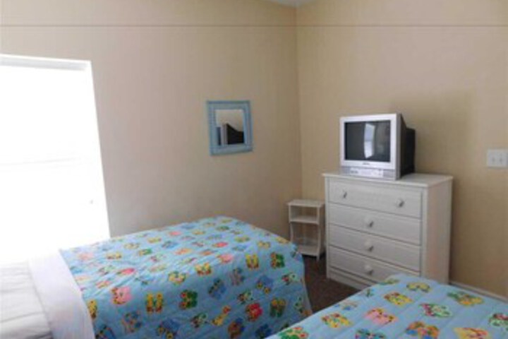 Room 13 of 34