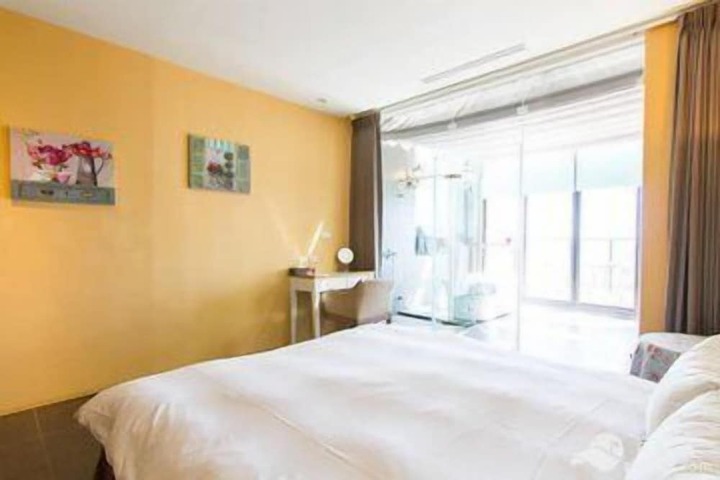 Room 9 of 100