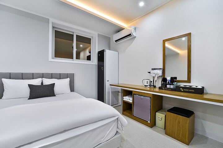 Room 15 of 43