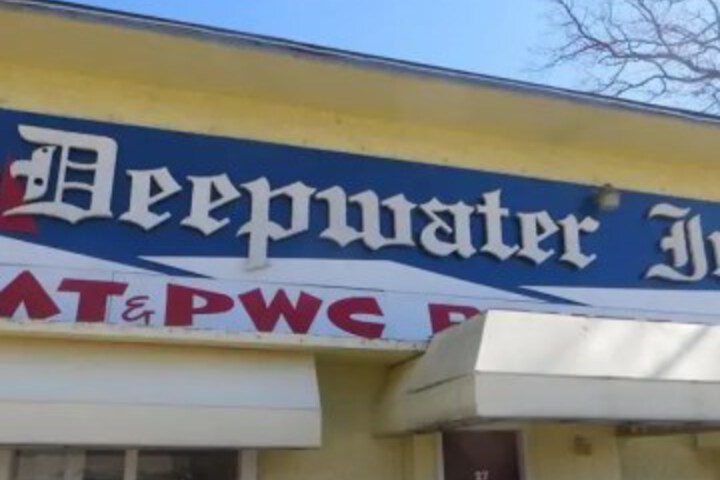 Exterior of Deepwater Inn Motel