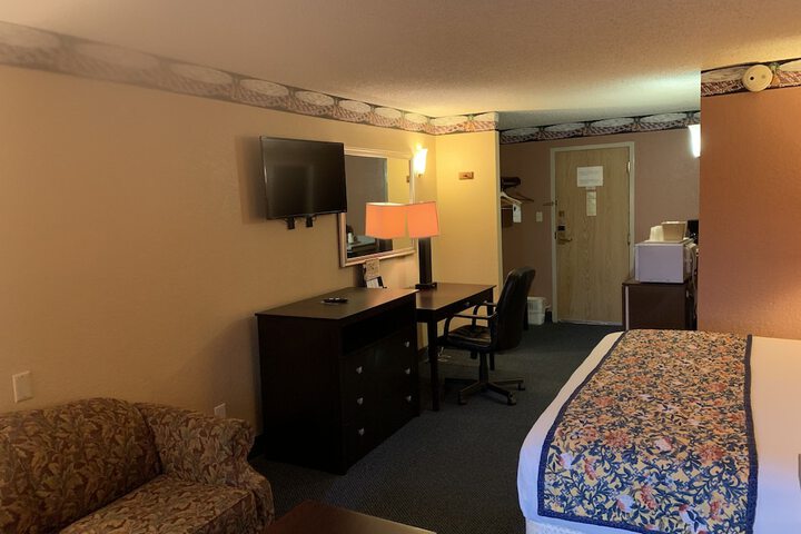 1 King Bed (7 of 7)