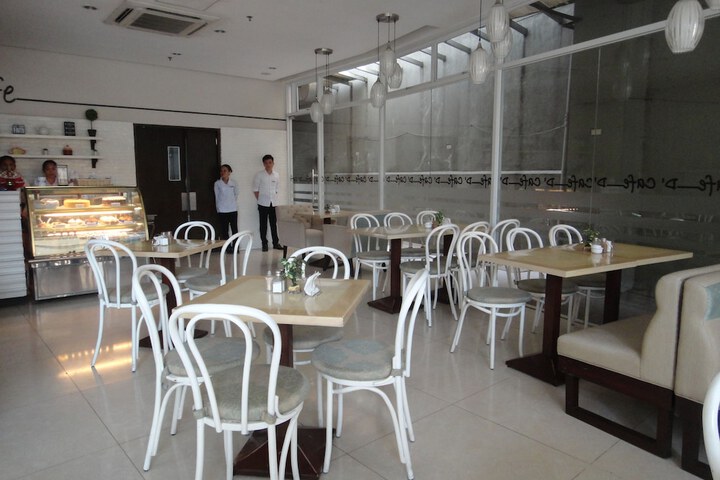 Dining 34 of 51