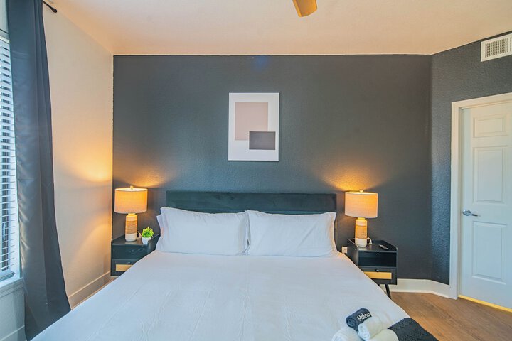 Room 44 of 193