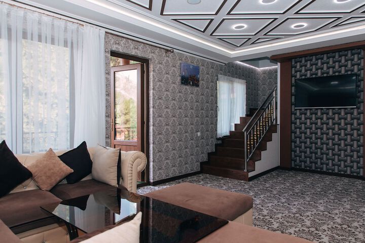 Room 28 of 83