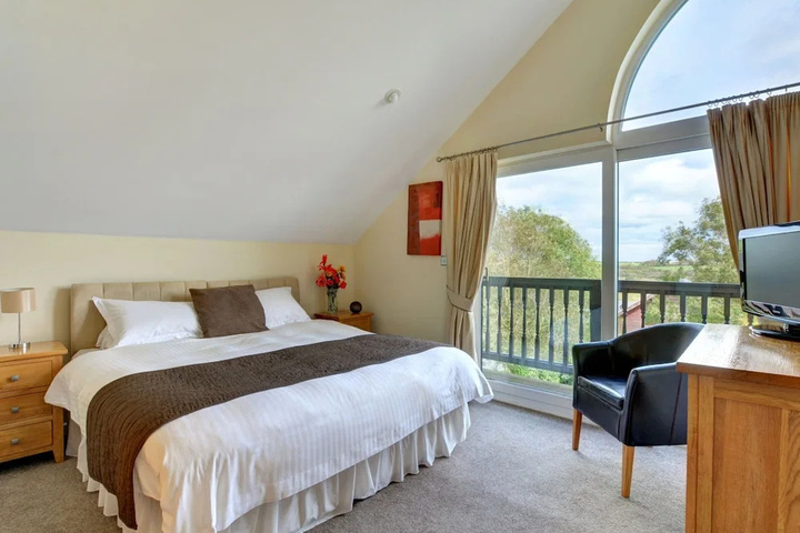 Cosy Holiday Home in Saint Columb With Garden