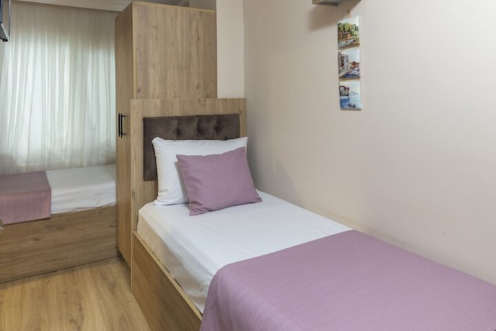 Room 9 of 39