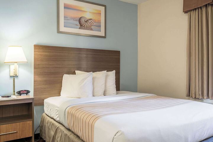Efficiency Queen Bed (5 of 12)