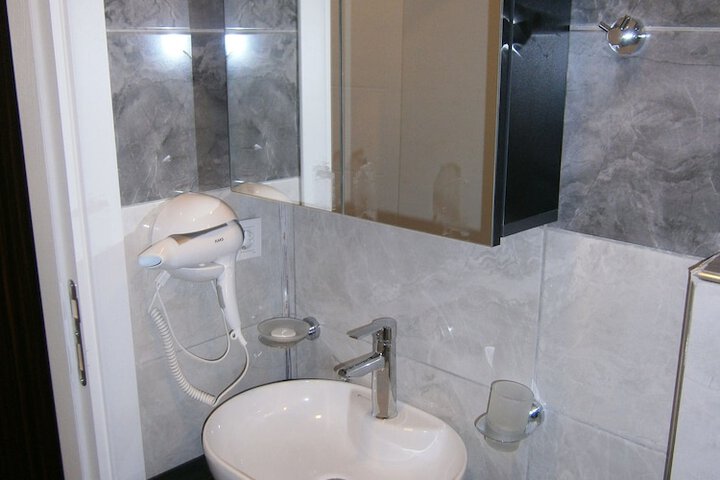 Room 34 of 51