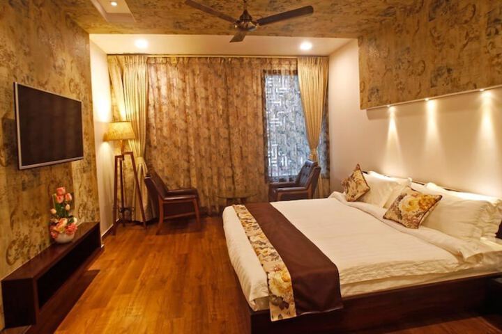 Room 9 of 25