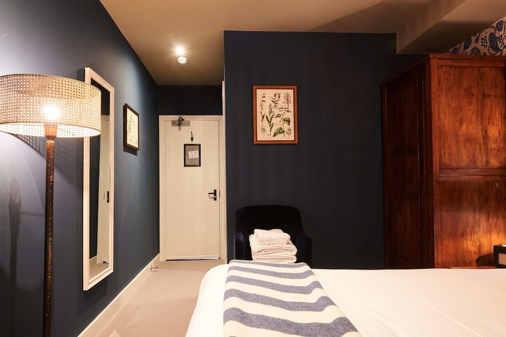 Room 5 of 43