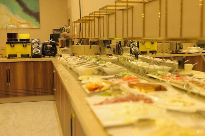 Dining 74 of 76