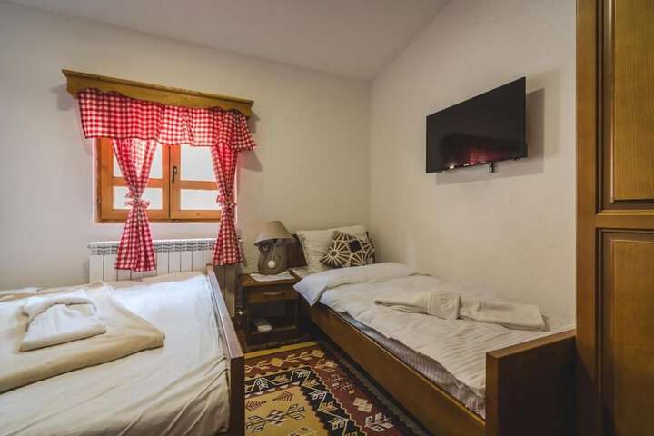 Room 12 of 129