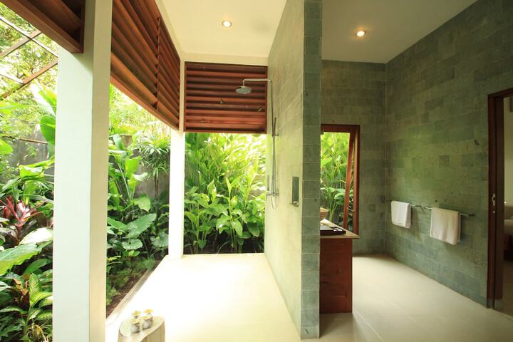 Room 18 of 28