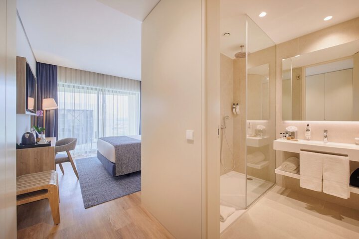 Room 10 of 63
