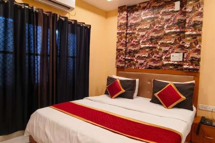 Room 4 of 8