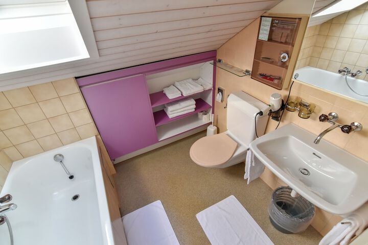 Room 21 of 42