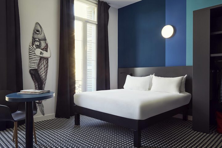 Room 9 of 30