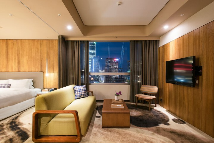 Room 33 of 64