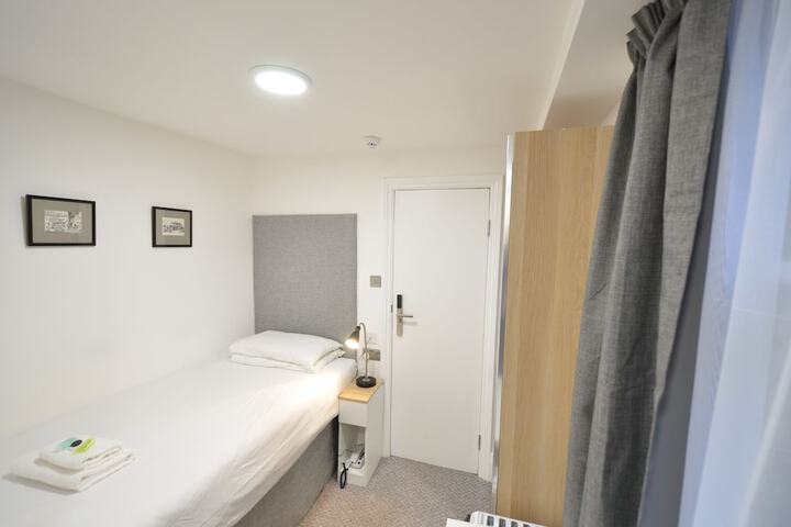 Room 156 of 371