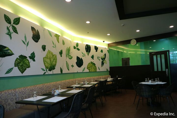 Dining 48 of 58