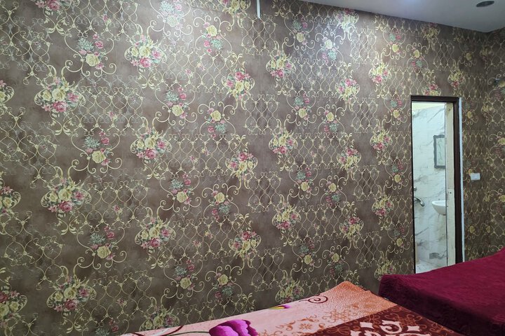 Room 9 of 16