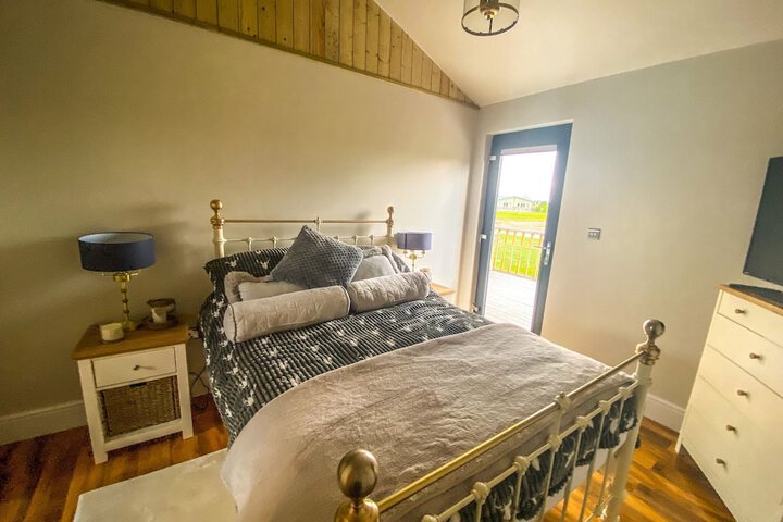 Room 2 of 20