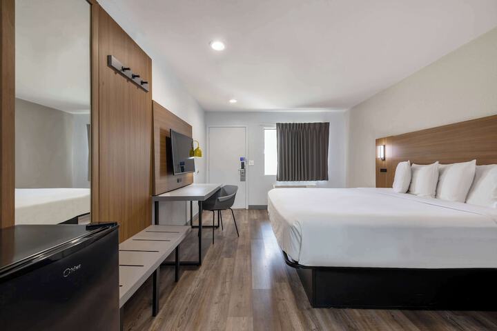 1 King Bed (11 of 11)