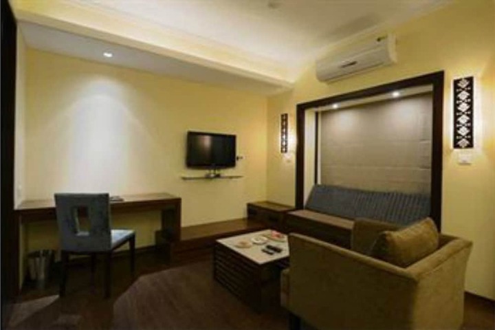 Room 6 of 38