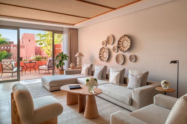 Lounge 250 of 324