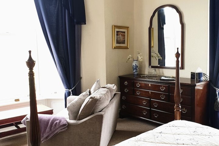 Room 5 of 43