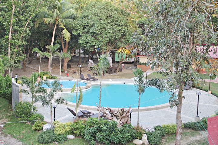 Submarine Garden Beach Resort in Lobo
