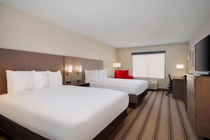 2 Queen Beds (6 of 7)