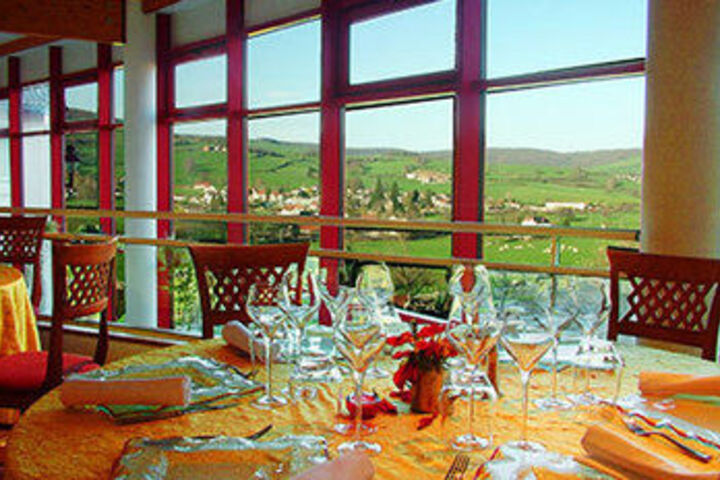 Dining 22 of 33