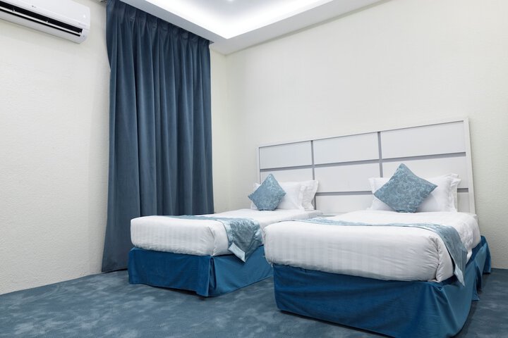 Room 8 of 18