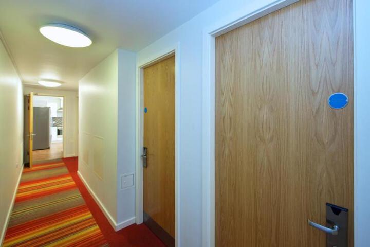 Room 9 of 10