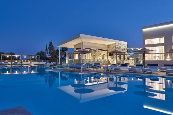 Hotel Pool