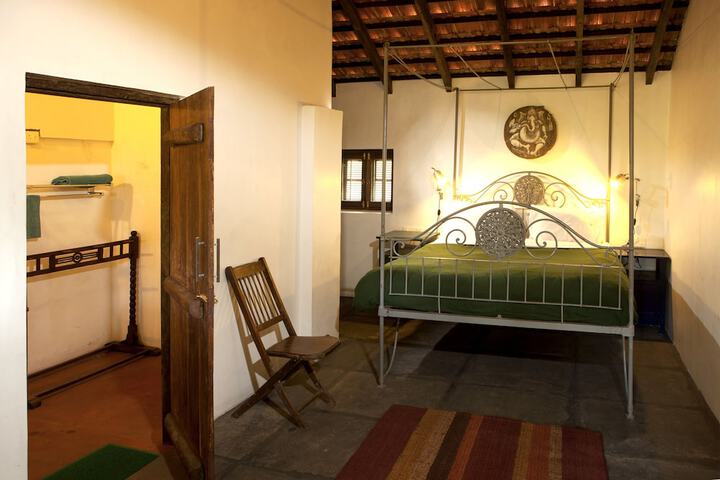 Room 3 of 38