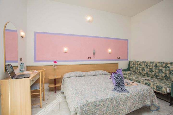 Room 6 of 22