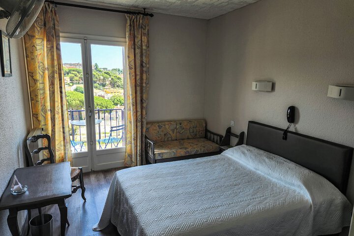 Room 5 of 13